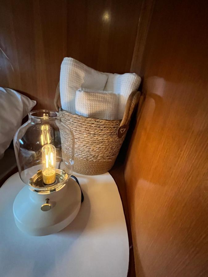 Navi Yacht A Sete, 2 A 8 Couchages, Privatif Hotel Bagian luar foto