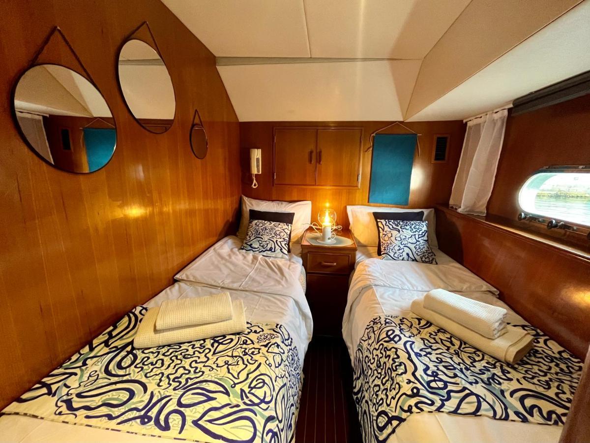 Navi Yacht A Sete, 2 A 8 Couchages, Privatif Hotel Bagian luar foto