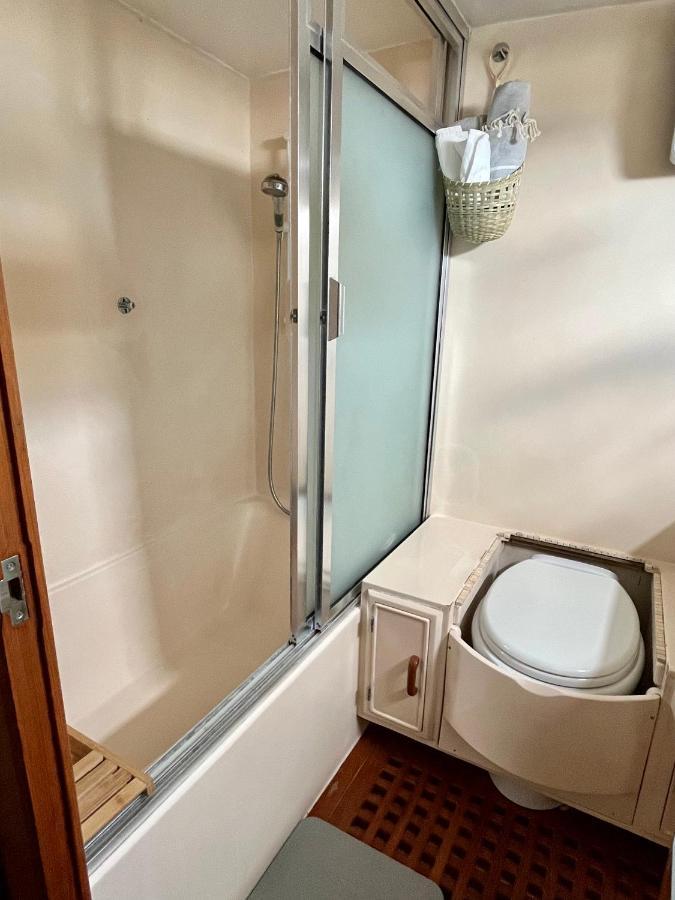 Navi Yacht A Sete, 2 A 8 Couchages, Privatif Hotel Bagian luar foto