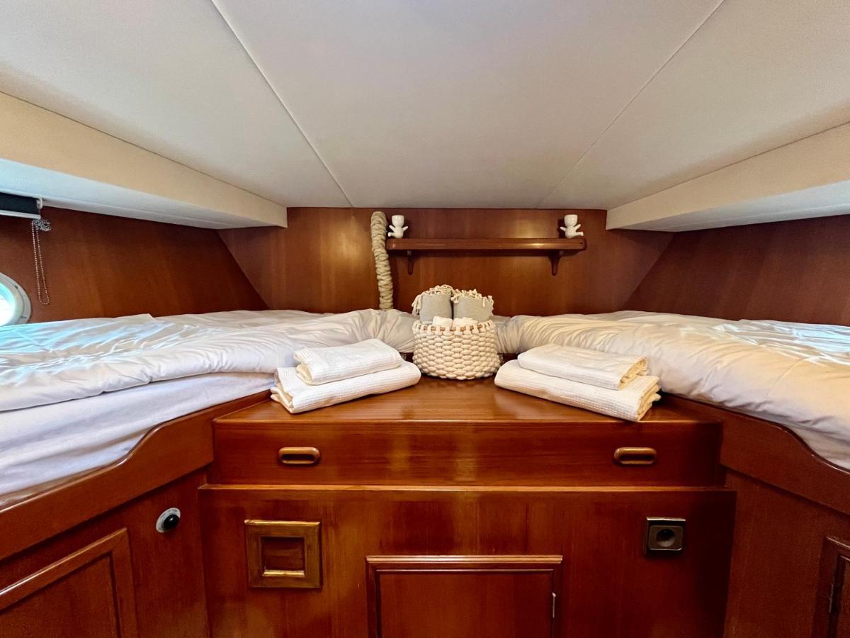 Navi Yacht A Sete, 2 A 8 Couchages, Privatif Hotel Bagian luar foto