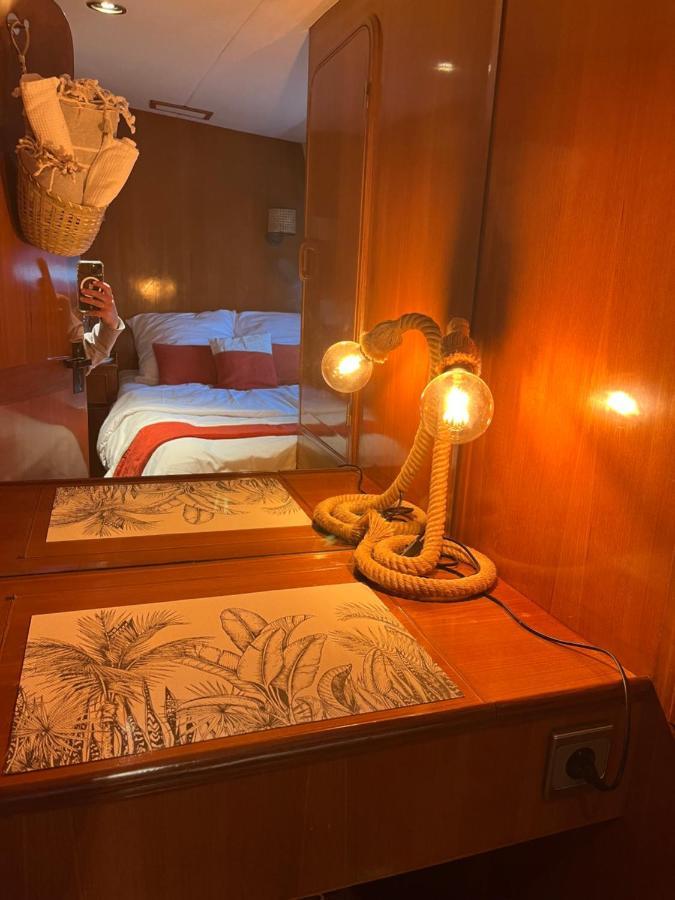 Navi Yacht A Sete, 2 A 8 Couchages, Privatif Hotel Bagian luar foto
