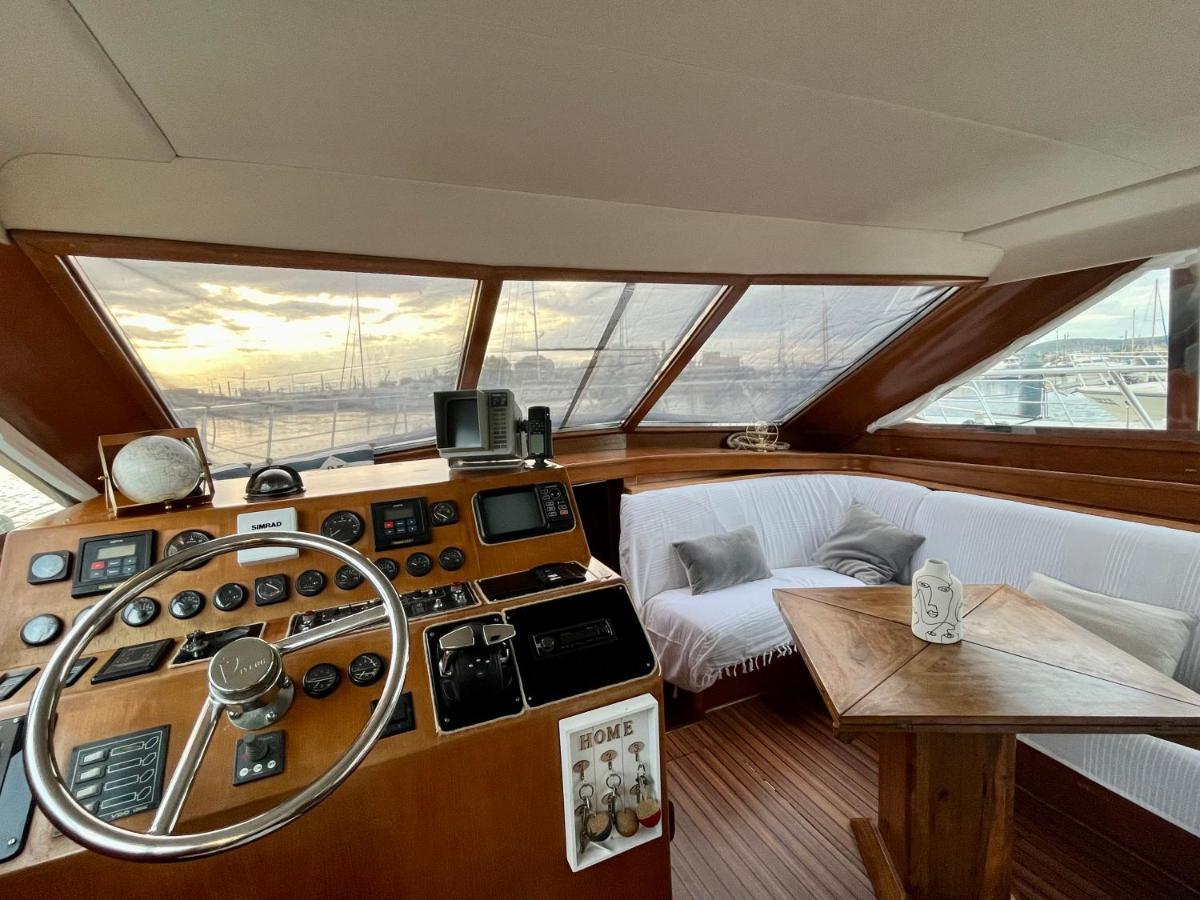 Navi Yacht A Sete, 2 A 8 Couchages, Privatif Hotel Bagian luar foto