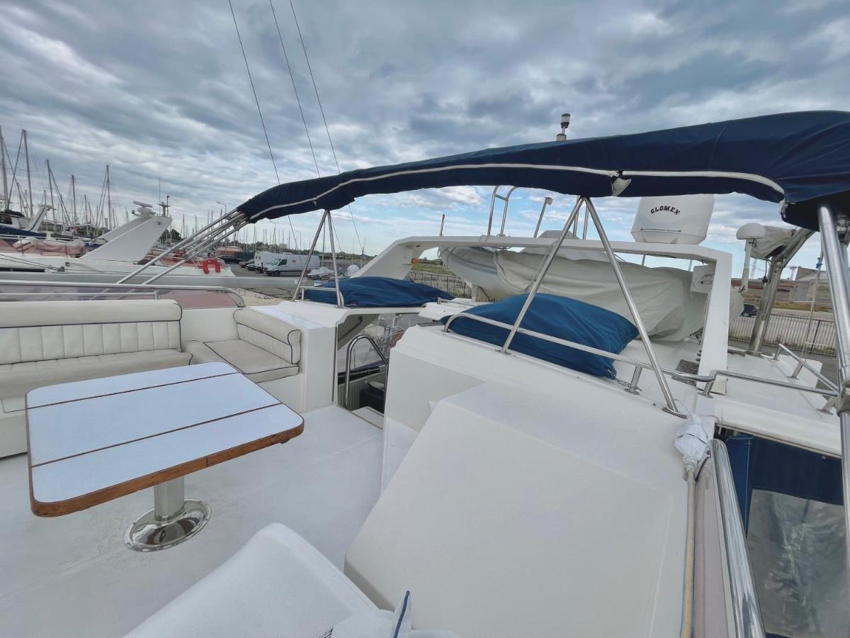 Navi Yacht A Sete, 2 A 8 Couchages, Privatif Hotel Bagian luar foto