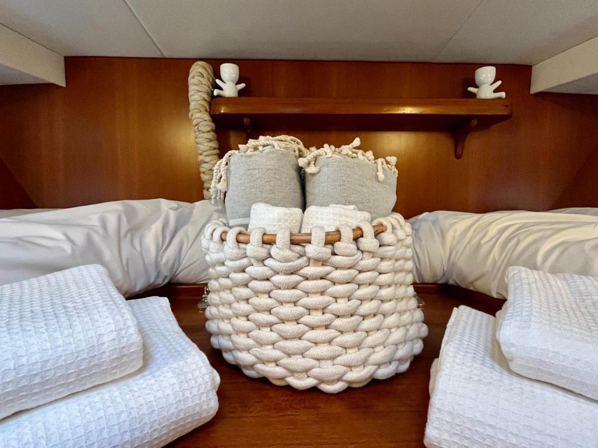 Navi Yacht A Sete, 2 A 8 Couchages, Privatif Hotel Bagian luar foto