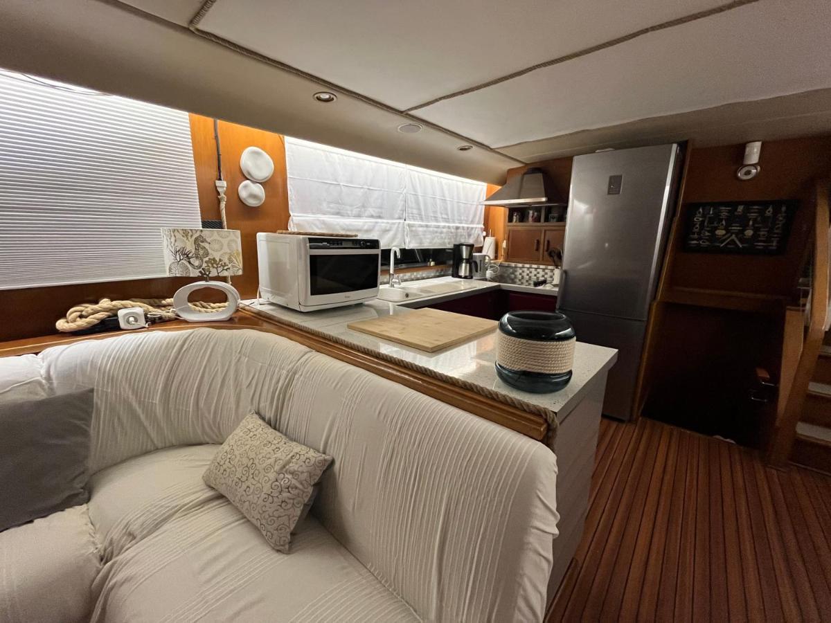 Navi Yacht A Sete, 2 A 8 Couchages, Privatif Hotel Bagian luar foto